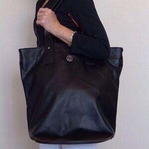 Lululemon Reversible Mantra Dream Big Large Tote Bag Black Floral